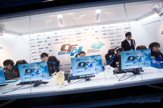 佳心先脚踩 佳心先脚踩